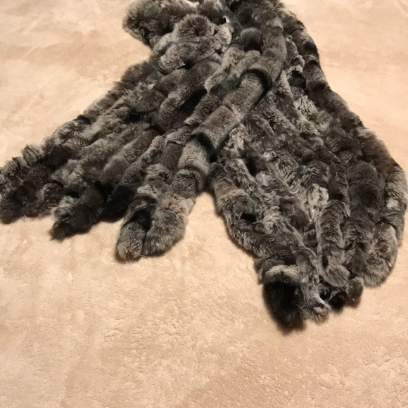 KNITTED CHINCHILLA COLORED REX RABBIT SCARF - Picture 7 of 8
